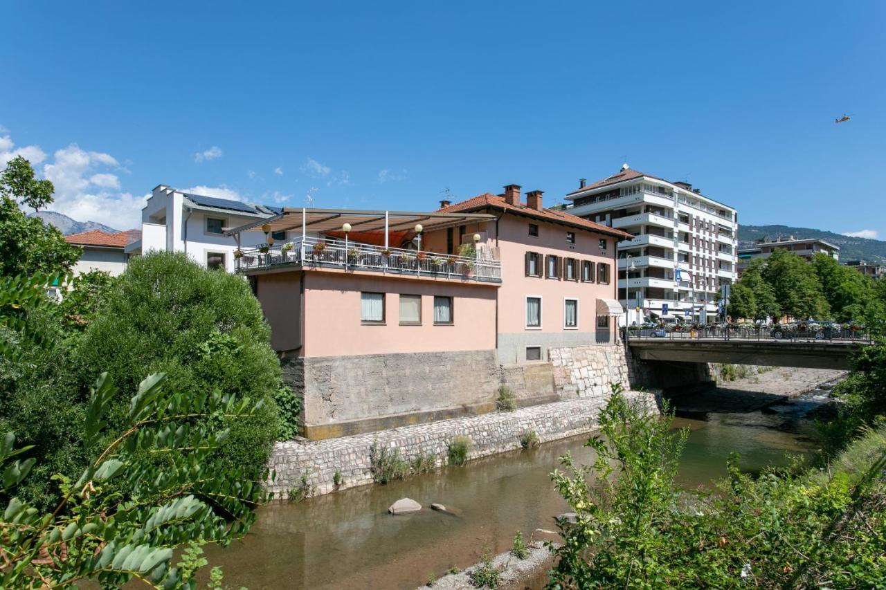 Appartamento Grande Al Ponte. Situato Vicino All'Ospedale, Al Parco E Al Centro Citta Тренто Экстерьер фото